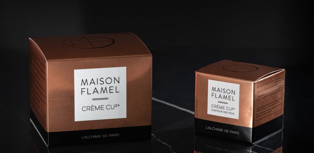 Pour Maison Flamel, une marque synonyme de luxe et d’innovation, chaque détail compte. Chez Sainte Victoire Packaging, nous mettons toute notre expertise à leur service pour créer des packagings sur mesure, élégants et raffinés. Grâce à notre technologie de pointe et notre savoir-faire, nous réalisons des étiquettes et étuis qui reflètent l’exclusivité et l’audace des produits Maison Flamel. De la conception graphique à la production finale, notre équipe s’assure que chaque emballage soit à la hauteur de leurs attentes, avec des finitions impeccables qui renforcent l'image de prestige de la marque.